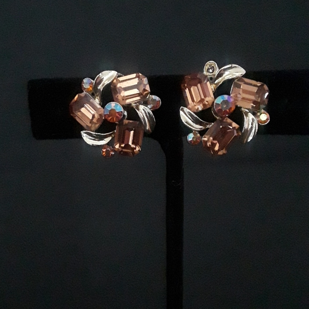 LISNER: Vintage Goldtone/Brown Stone Earrings